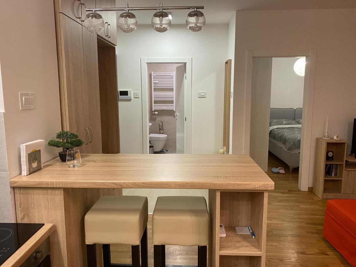 Lux Advent Apartment Суботиця Екстер'єр фото